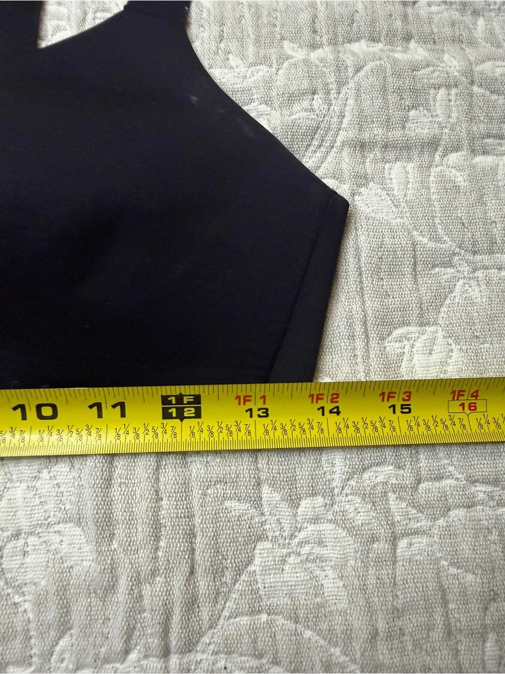 Lululemon Women's Black Sports Bra C34 - Supportive Athletic Activewear